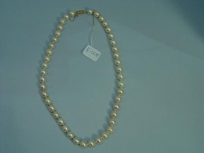 null 200-3- Collier chocker de grosses perles de culture

Fermoir or